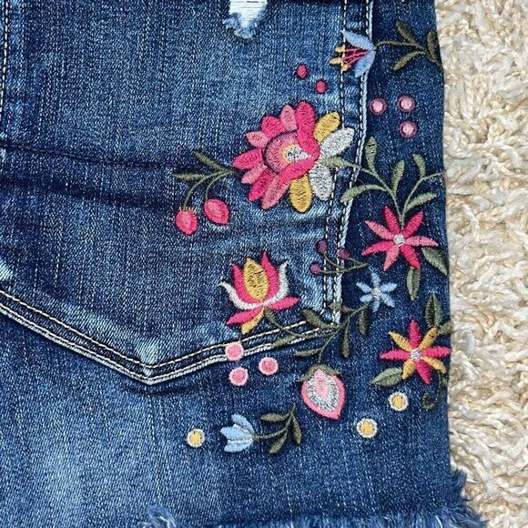 American Eagle Ne(x)t Level Stretch Hi Rise Shorty  Floral Hi-Rise Shortie Denim - Picture 12 of 15